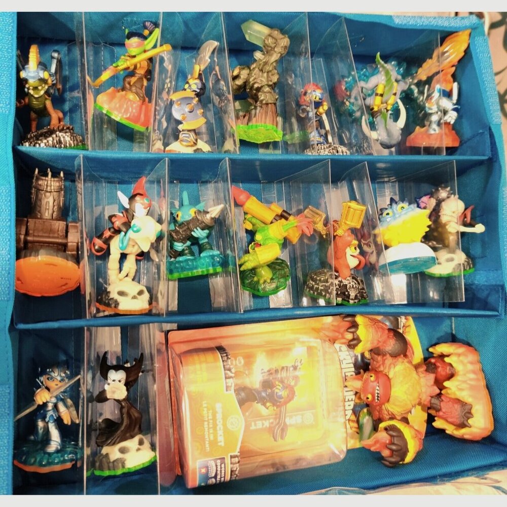 Skylanders Giants 31 Figures Lot Beginner Set NO CASE & OUT OF PACKAGE READ